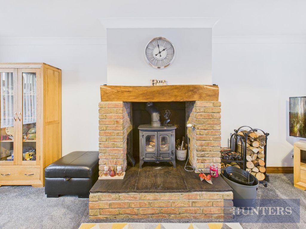 Property photo 3 of 21 Living Room