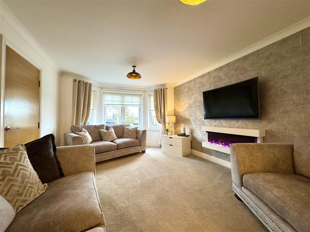 Property photo 2 of 35 Lounge