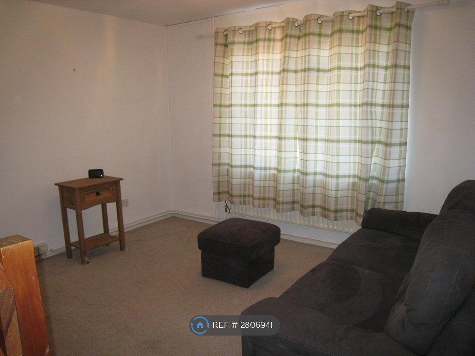Property photo 3 of 6 Living Room