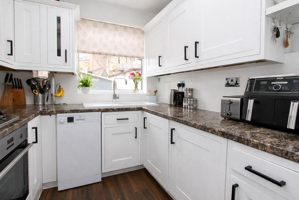 Property photo 3 of 20 Kit B.Jpg