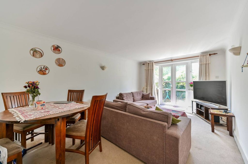 Property photo 1 of 5