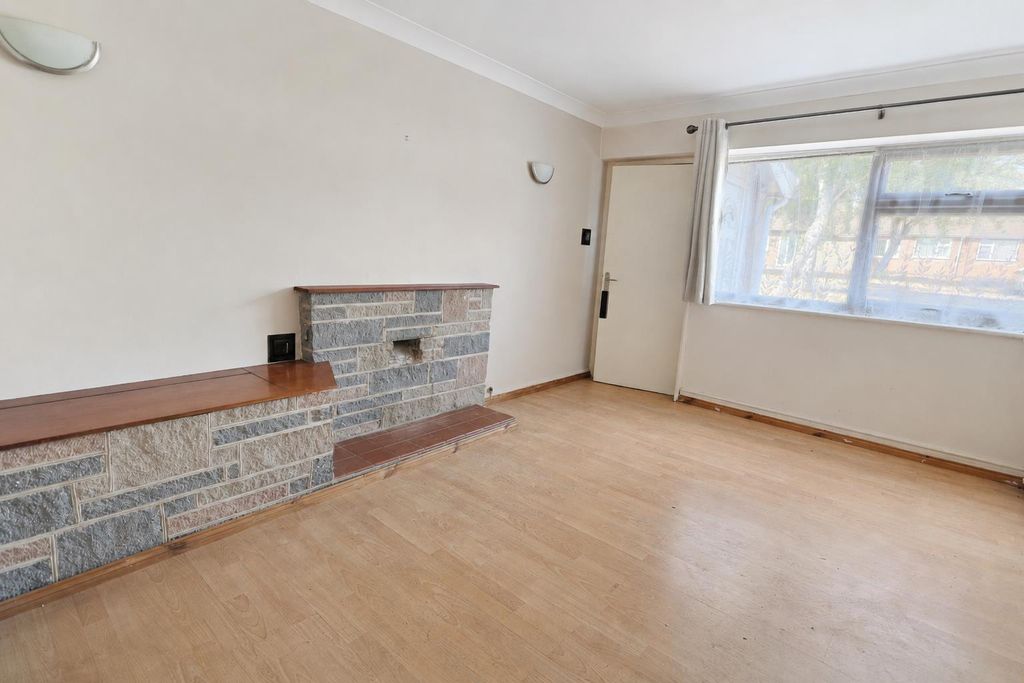 Property photo 2 of 10 Lounge.Png