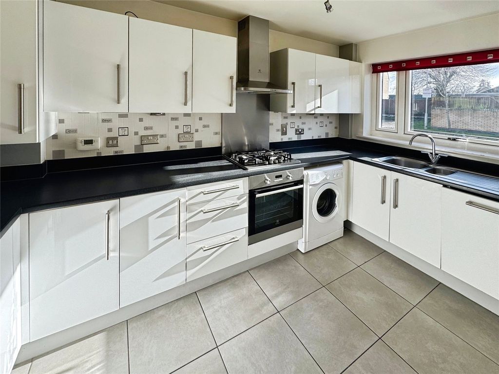 Property photo 2 of 12 Picture No. 18