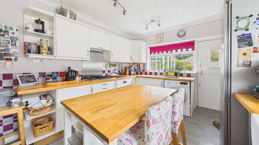 Property photo 3 of 26 Cam04968G0-Pr0111-Still004