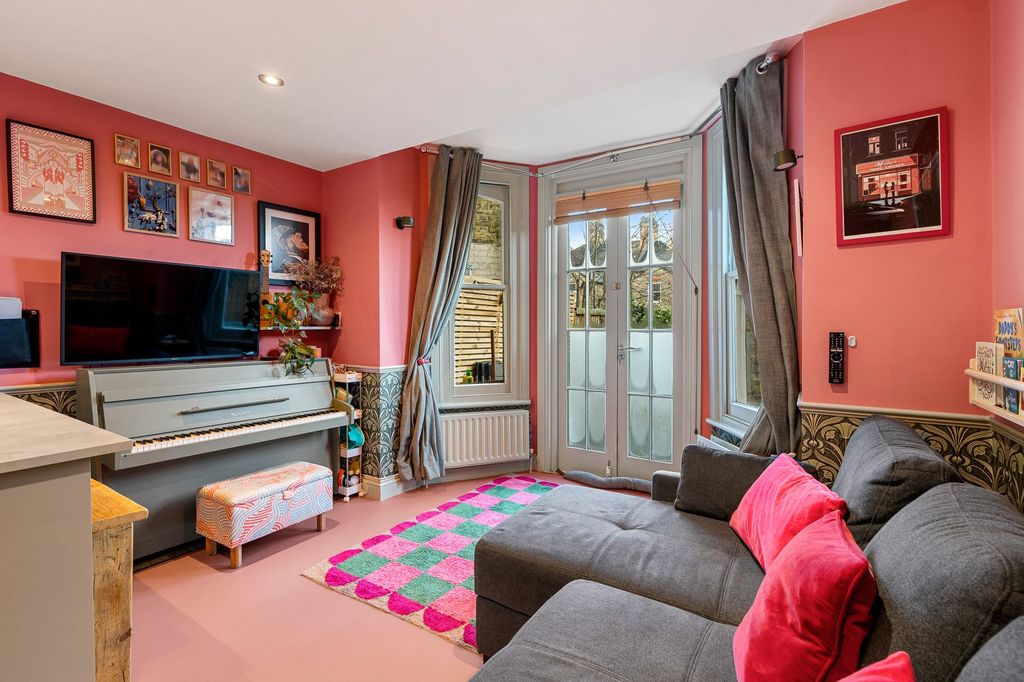 Property photo 3 of 27