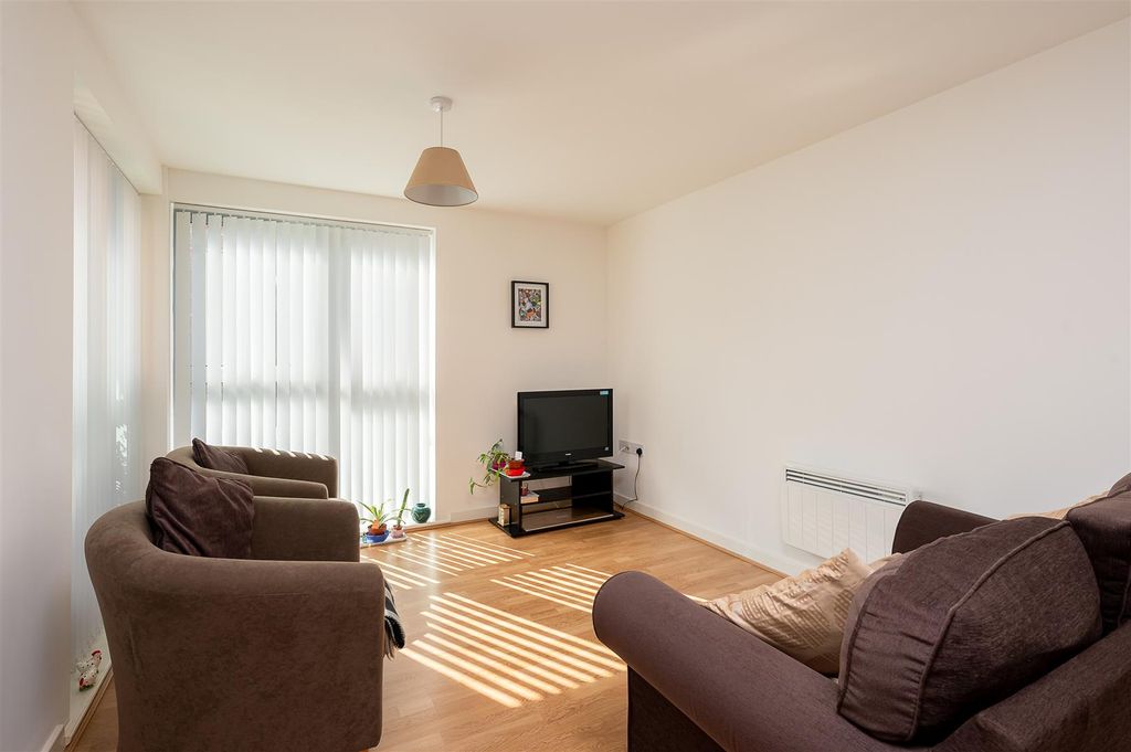 Property photo 3 of 13 Open Plan Area