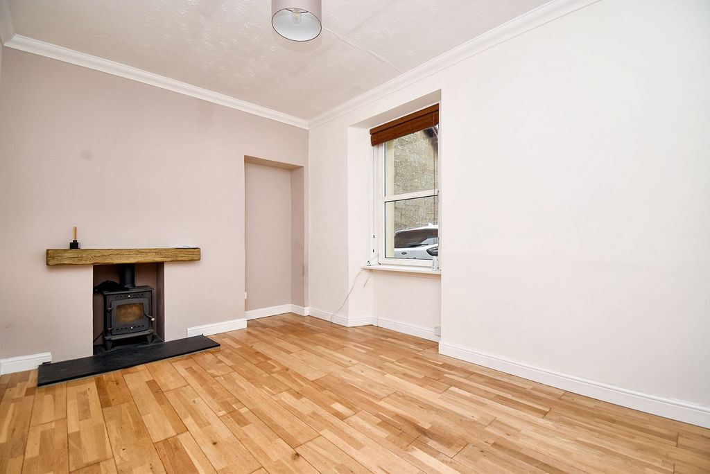 Property photo 2 of 8 Lounge