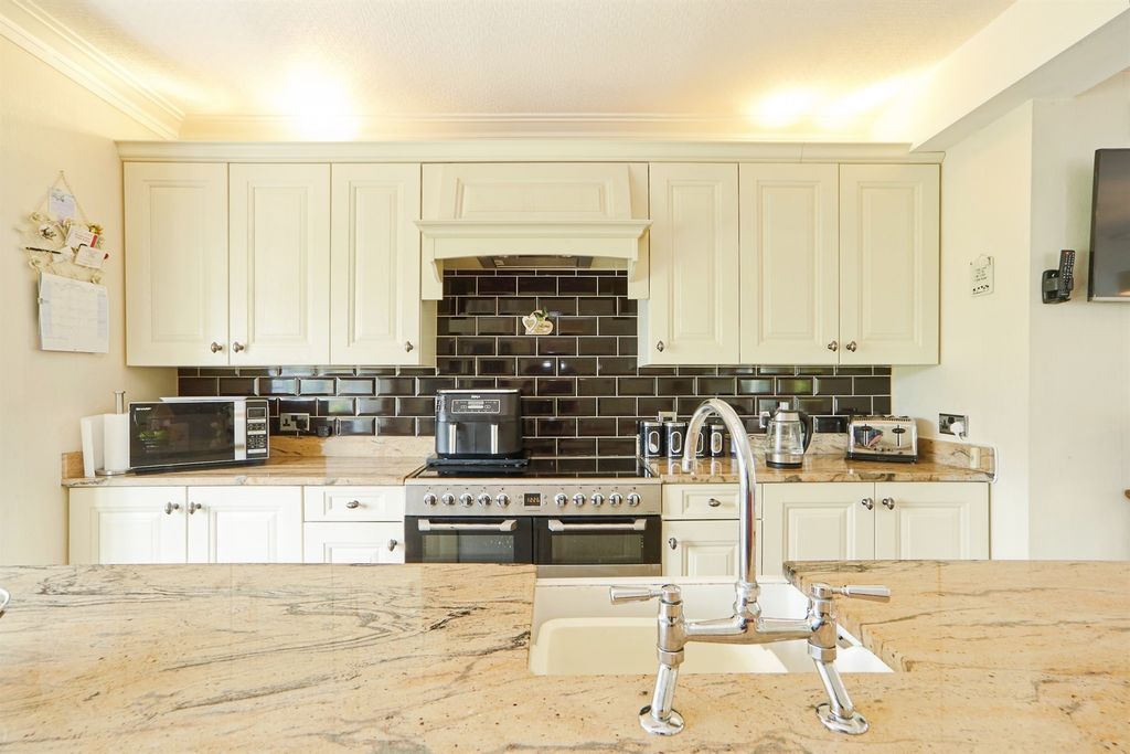 Property photo 2 of 26