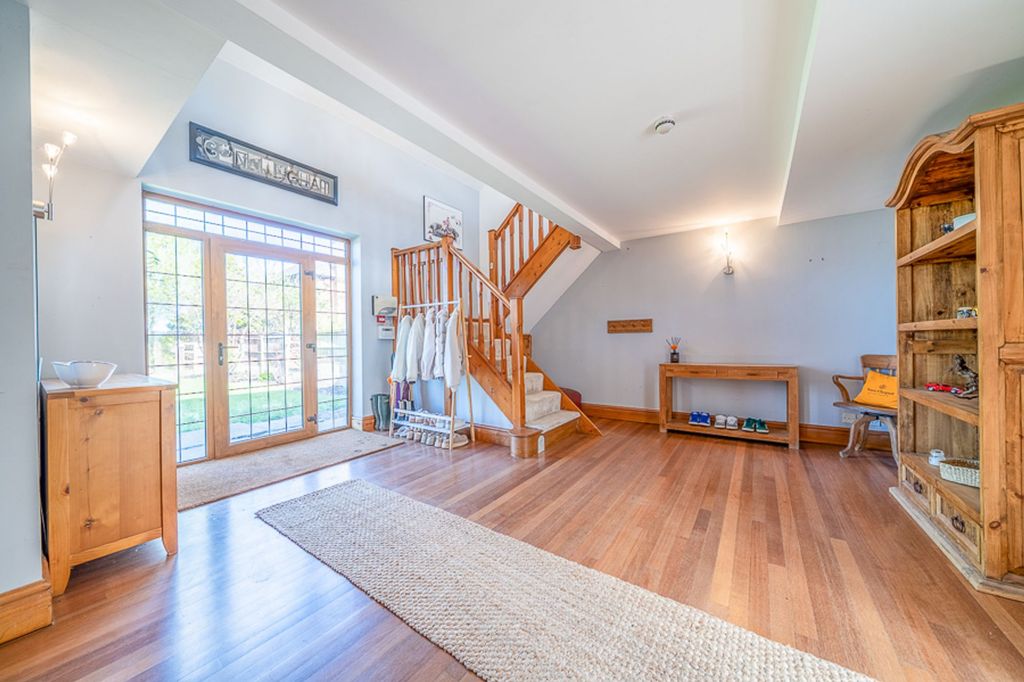 Property photo 2 of 39