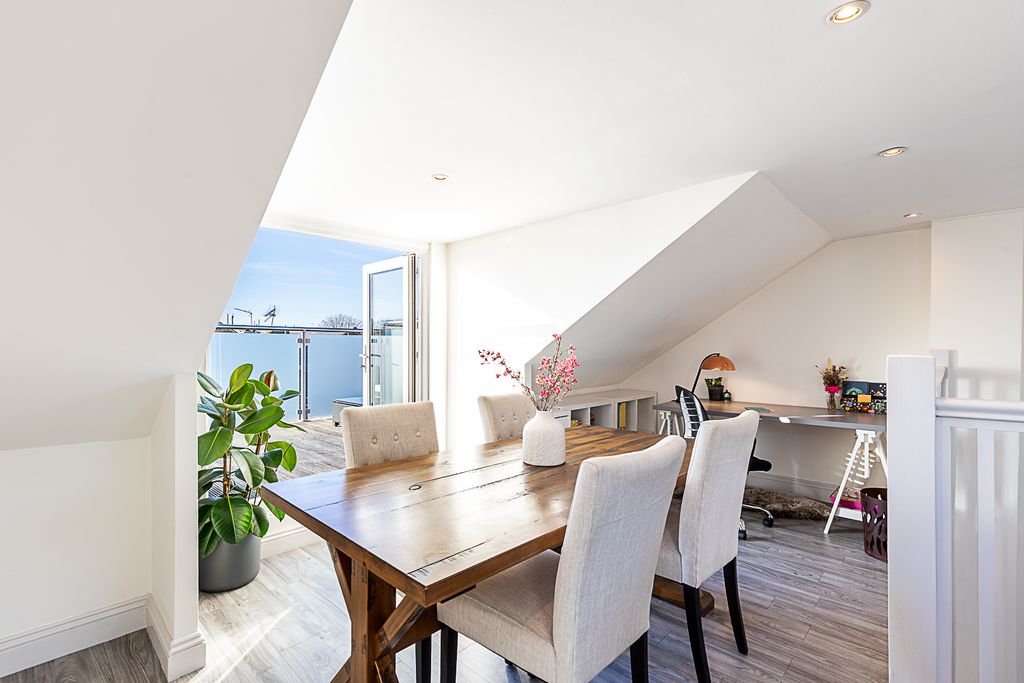 Property photo 3 of 33