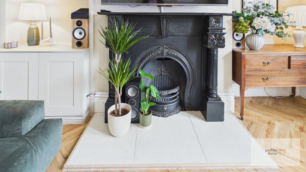 Property photo 3 of 25 Living Room