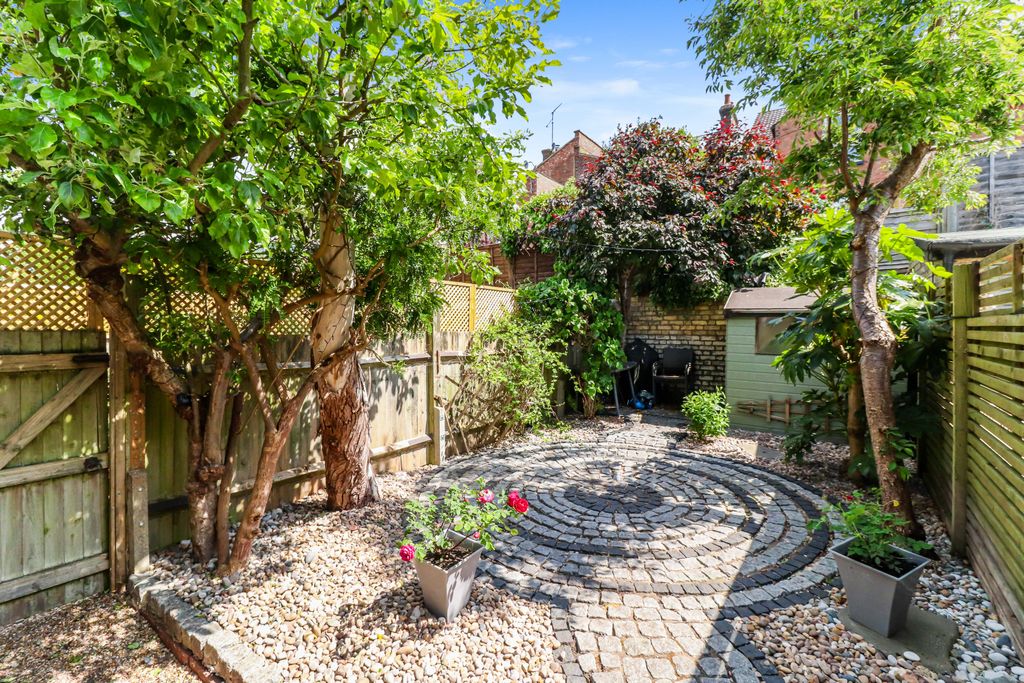 Property photo 2 of 14 Garden