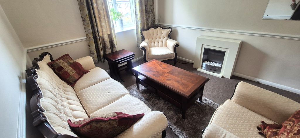 Property photo 2 of 5 Living Room