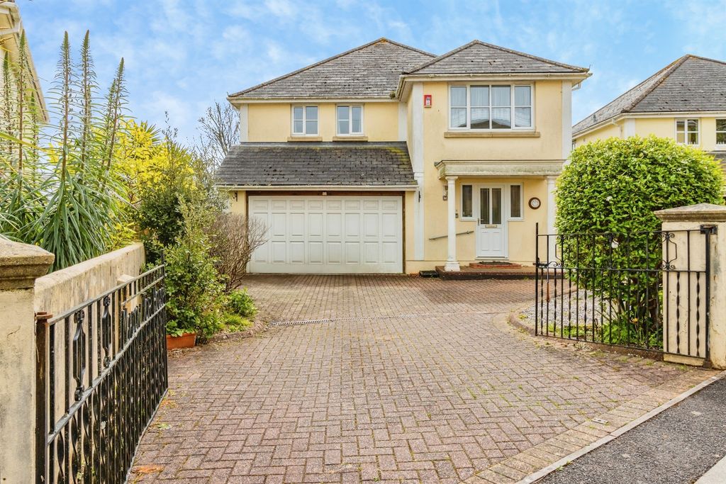 Property photo 1 of 18