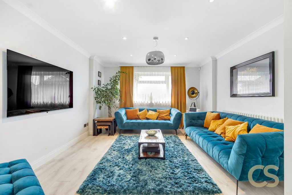 Property photo 2 of 20 5572673