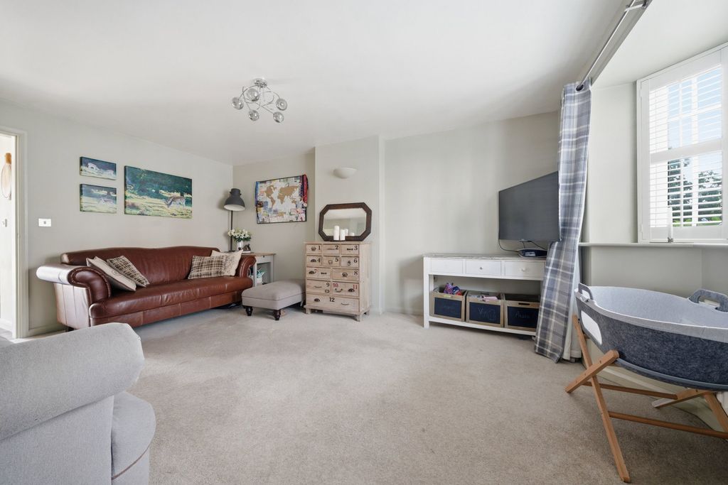 Property photo 2 of 25