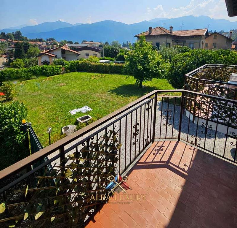 Property photo 3 of 12