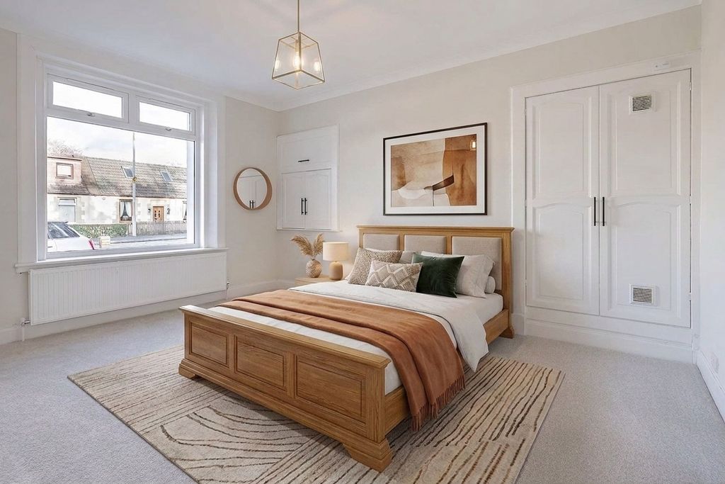 Property photo 3 of 18 Principal Bedroom
