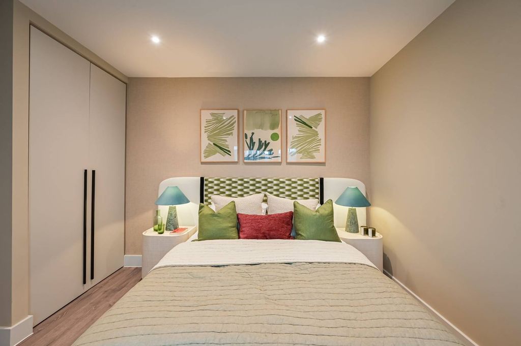 Property photo 2 of 39