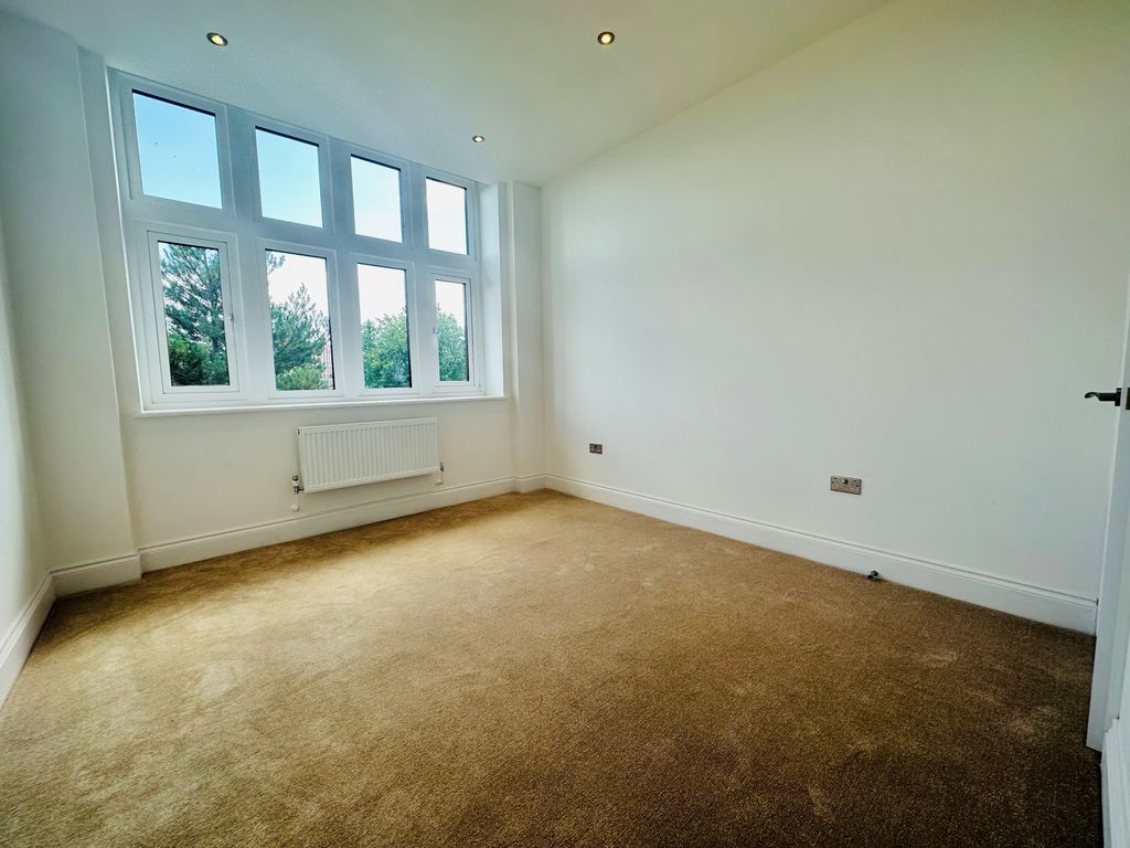 Property photo 2 of 4 Bedroom