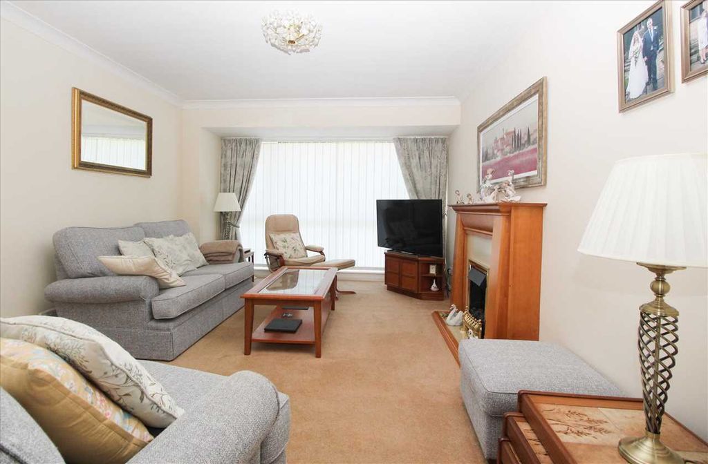 Property photo 2 of 13 Feature Photo