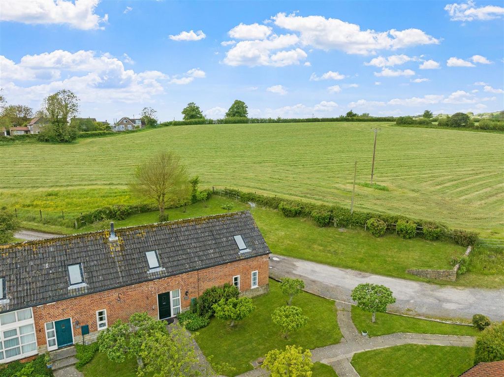 Property photo 2 of 17 Int13.Jpg