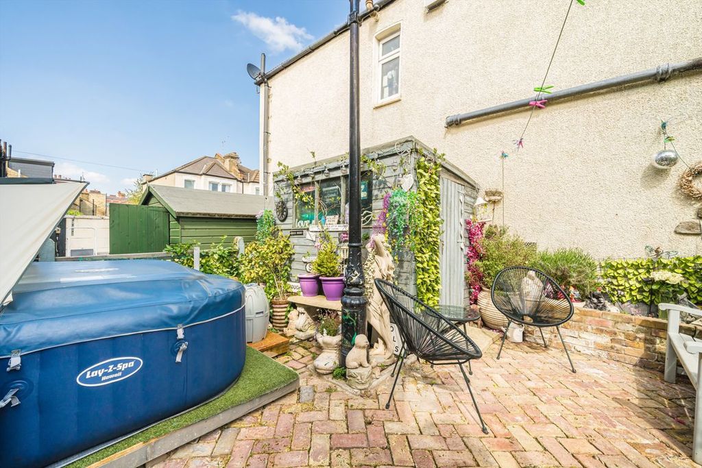 Property photo 3 of 11
