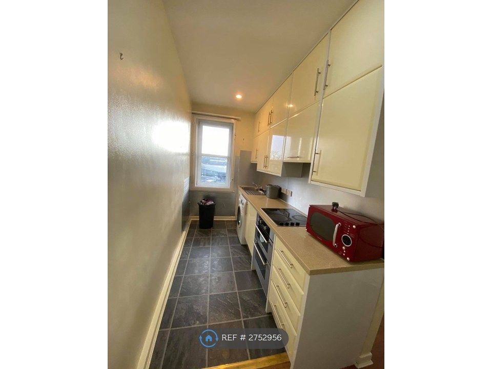 Property photo 3 of 7 Kitchen