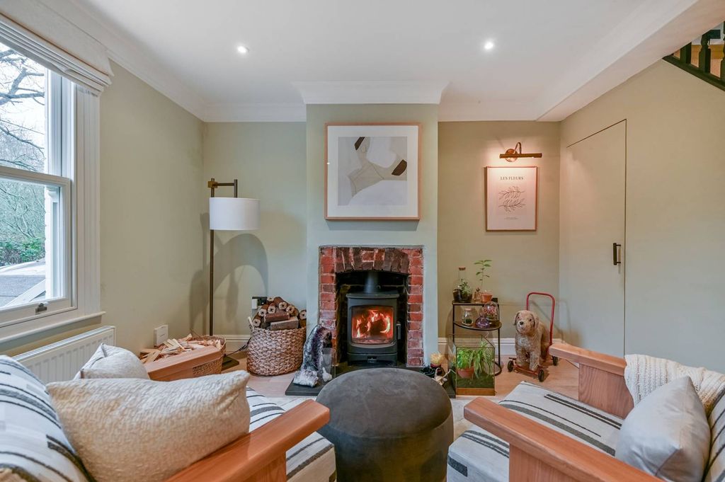 Property photo 3 of 17