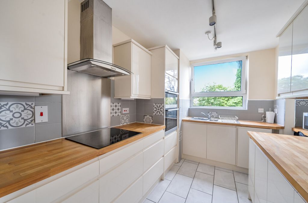 Property photo 2 of 13 1346552-17-68B740...