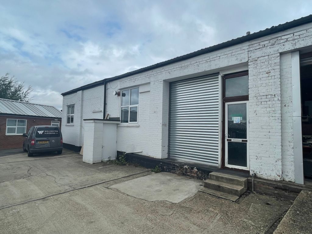 Property photo 1 of 3