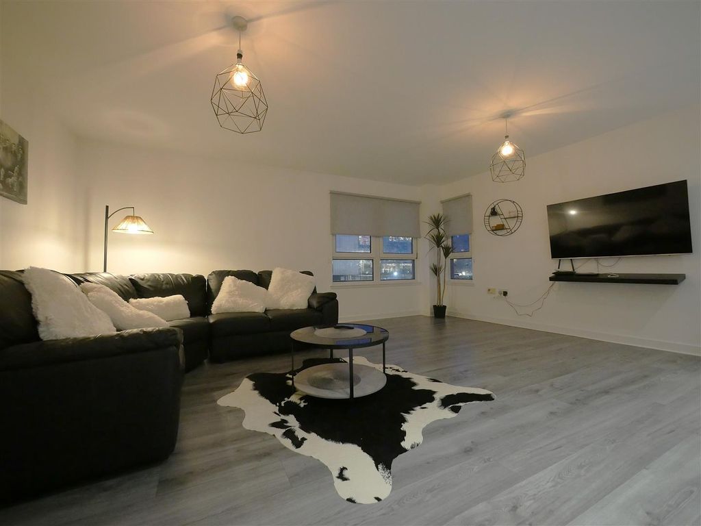 Property photo 3 of 12 P2110587.Jpg