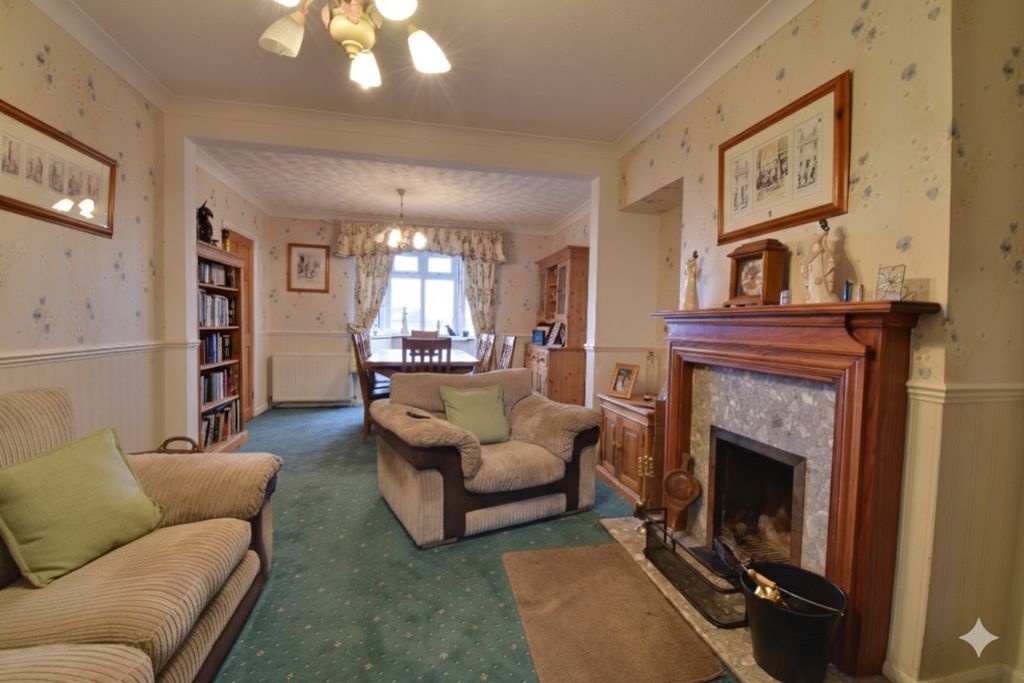 Property photo 2 of 14 575 577