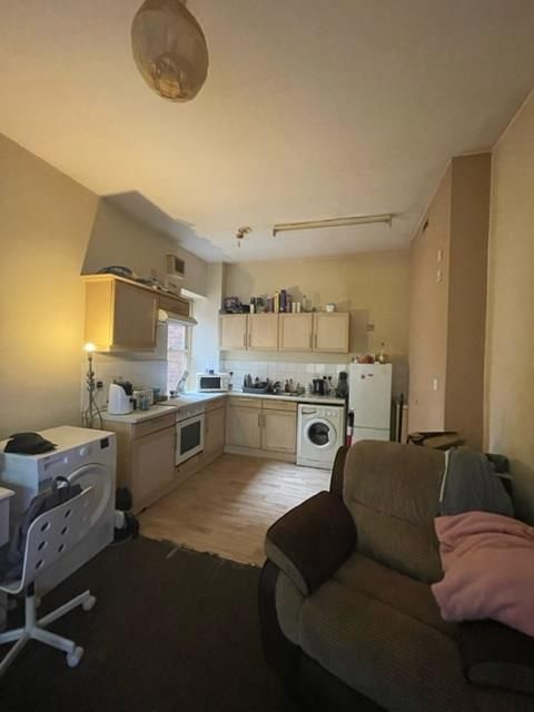 Property photo 2 of 9 Flat 2,,,,,,,.Jpg