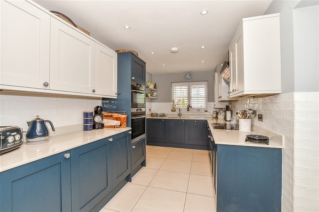 Property photo 3 of 20 Kitchen