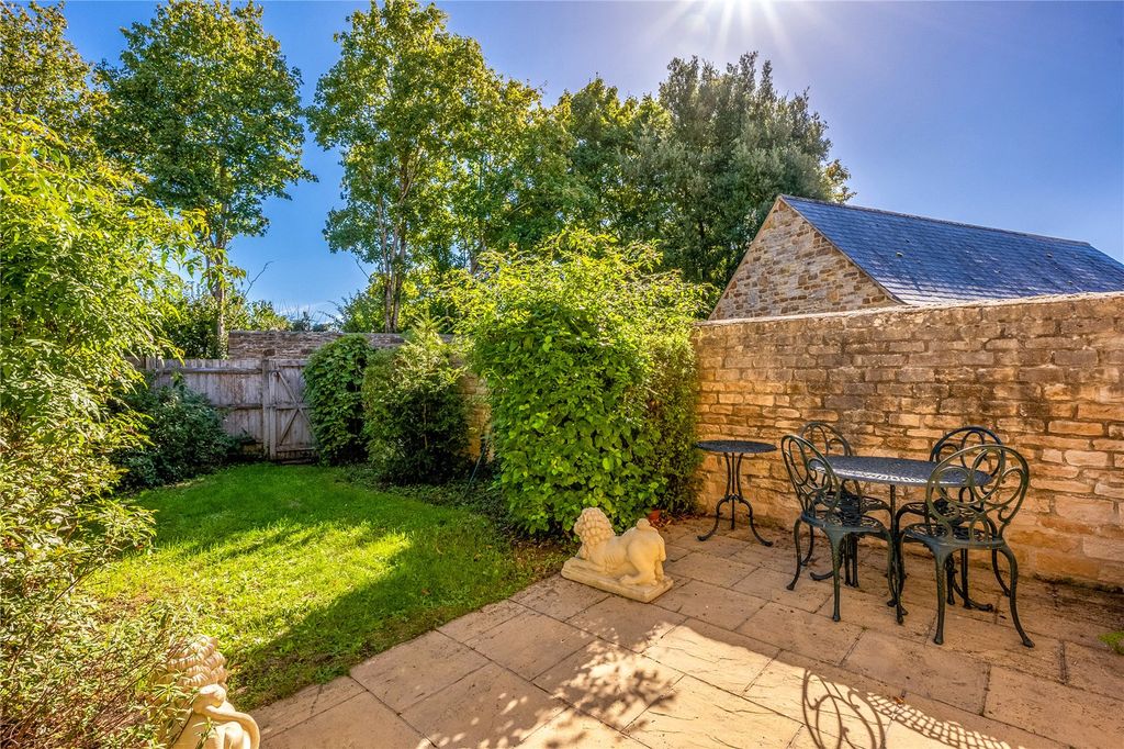 Property photo 2 of 16 Picture No. 14