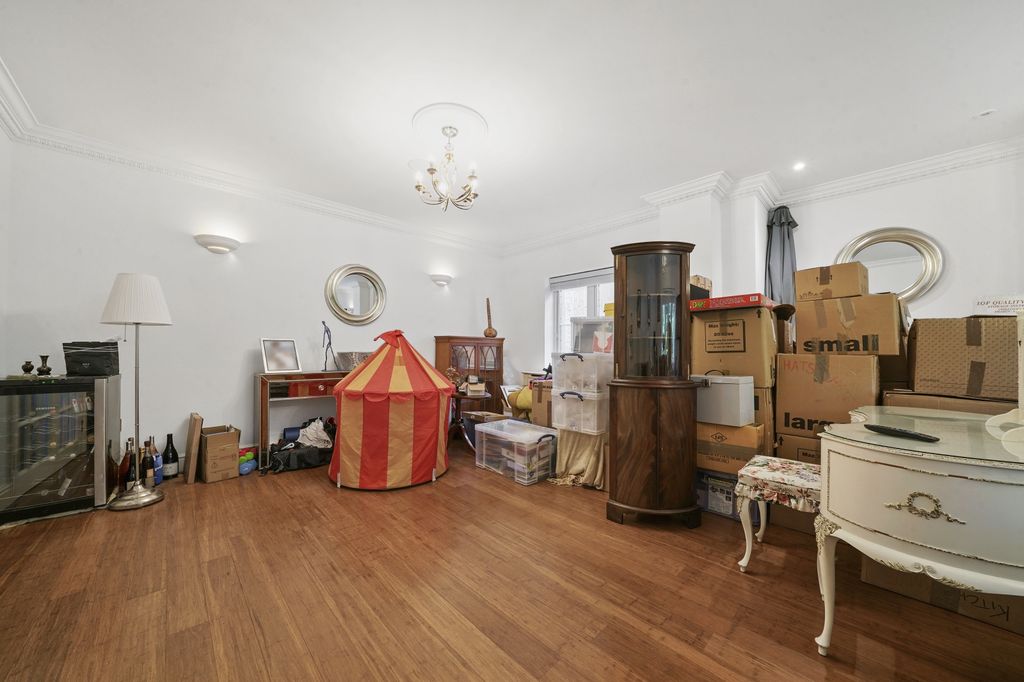 Property photo 3 of 18