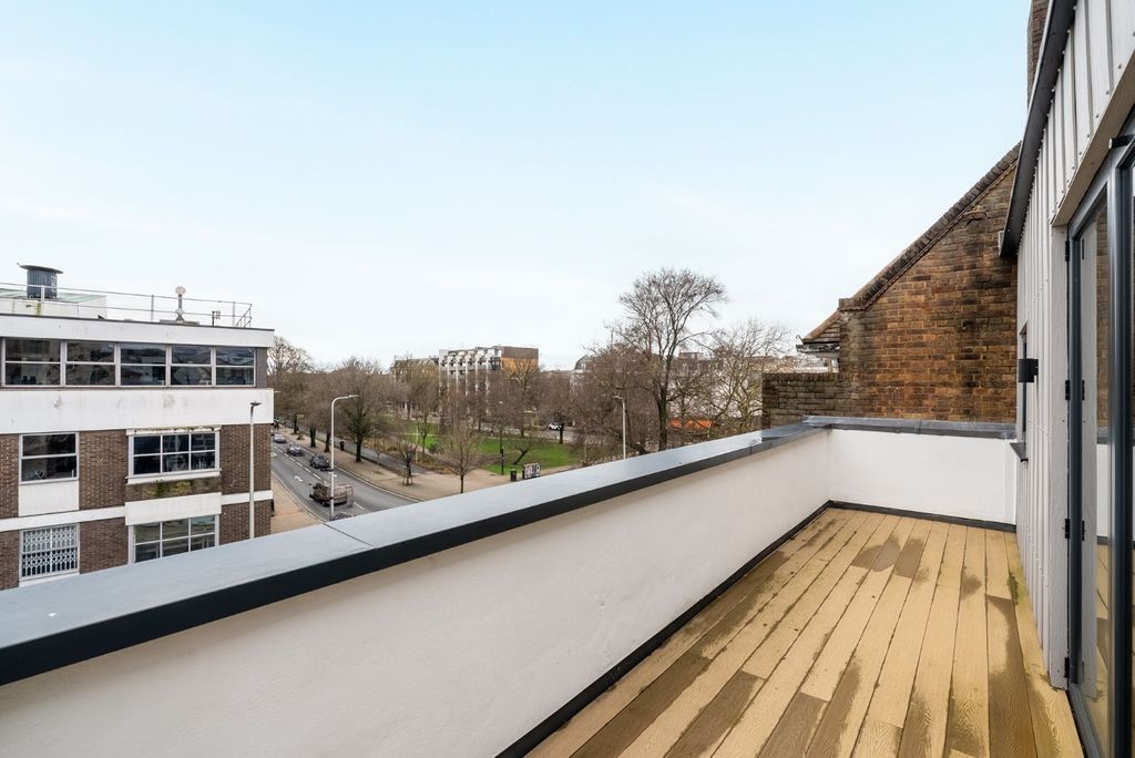 Property photo 2 of 19 4920591