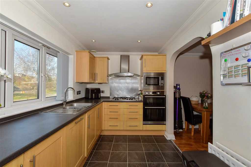 Property photo 3 of 9 Kitchen