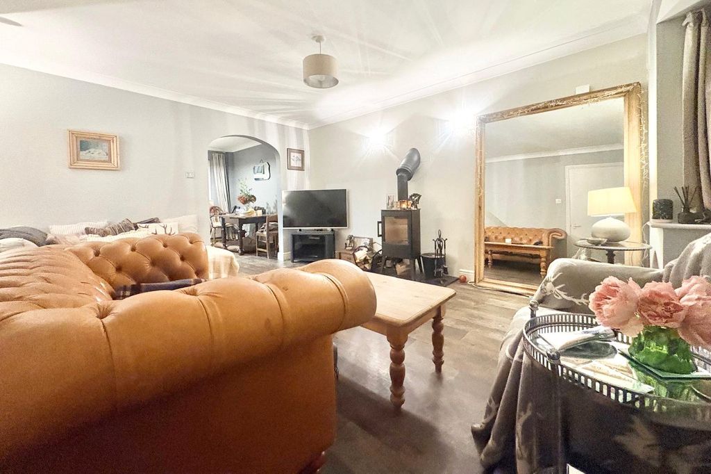 Property photo 2 of 12 Picture No. 10