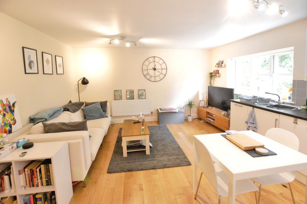 Property photo 2 of 6