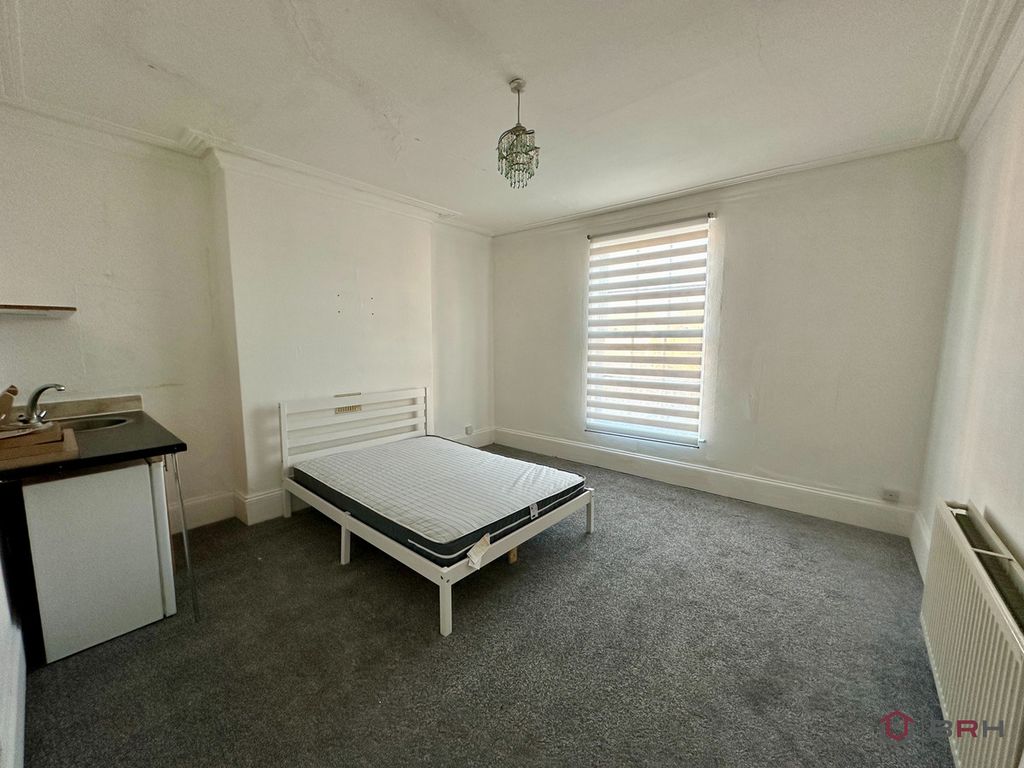 Property photo 1 of 3