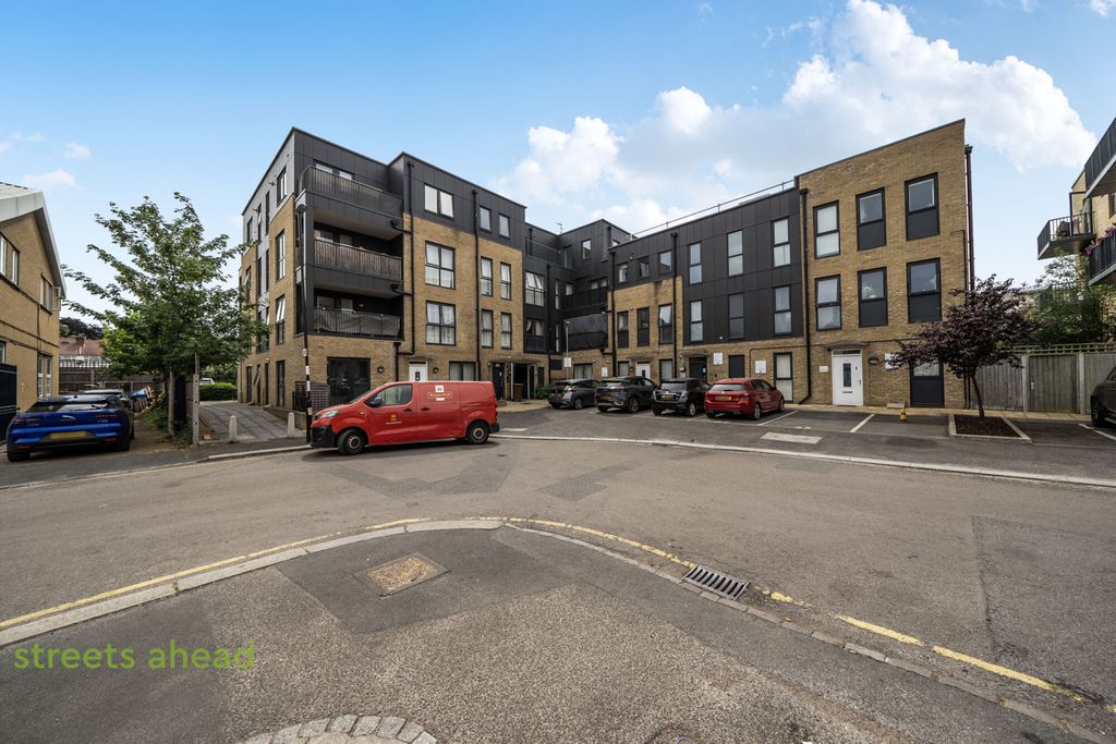 Property photo 2 of 15 84d204E7-4F76-4Be...