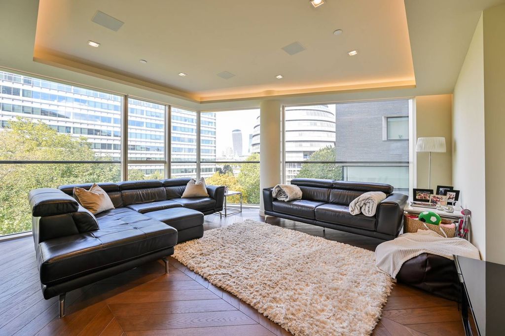 Property photo 3 of 20