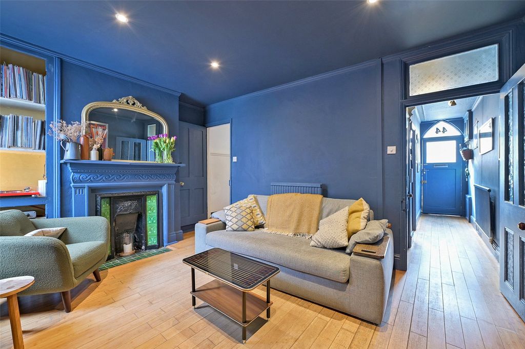 Property photo 2 of 14 Sitting Room