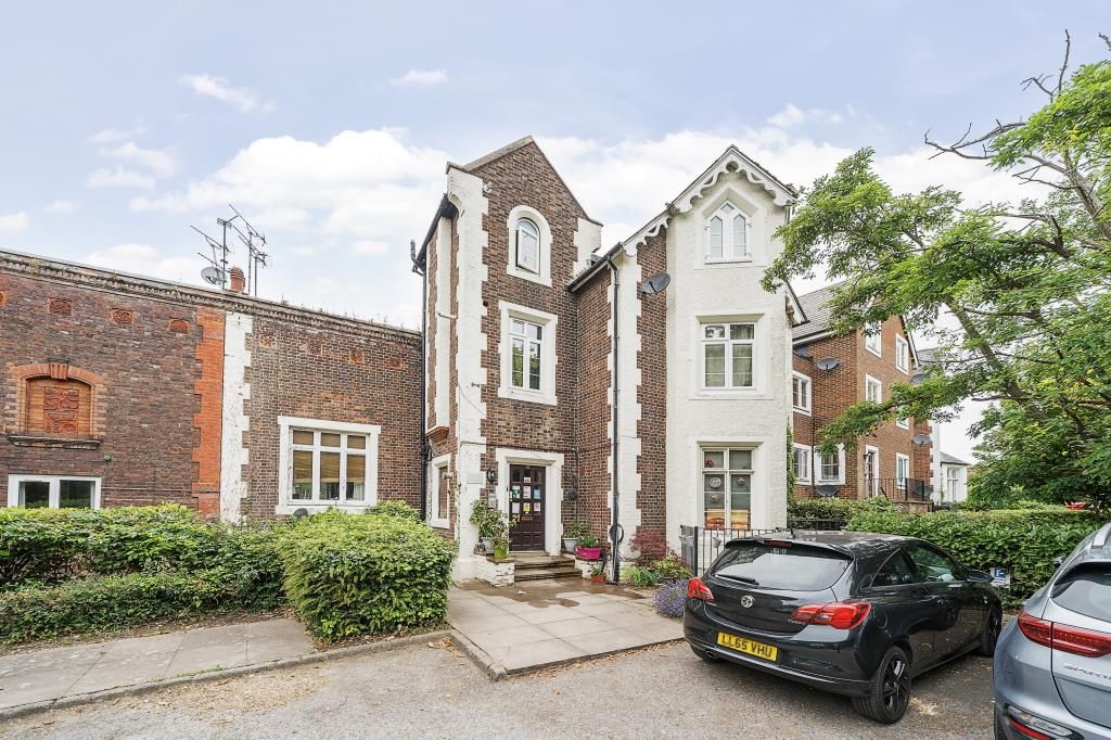 Property photo 1 of 14 External View