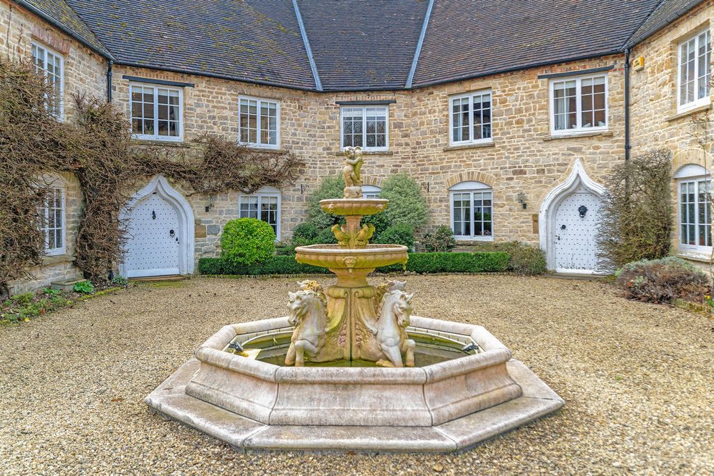 Property photo 2 of 50
