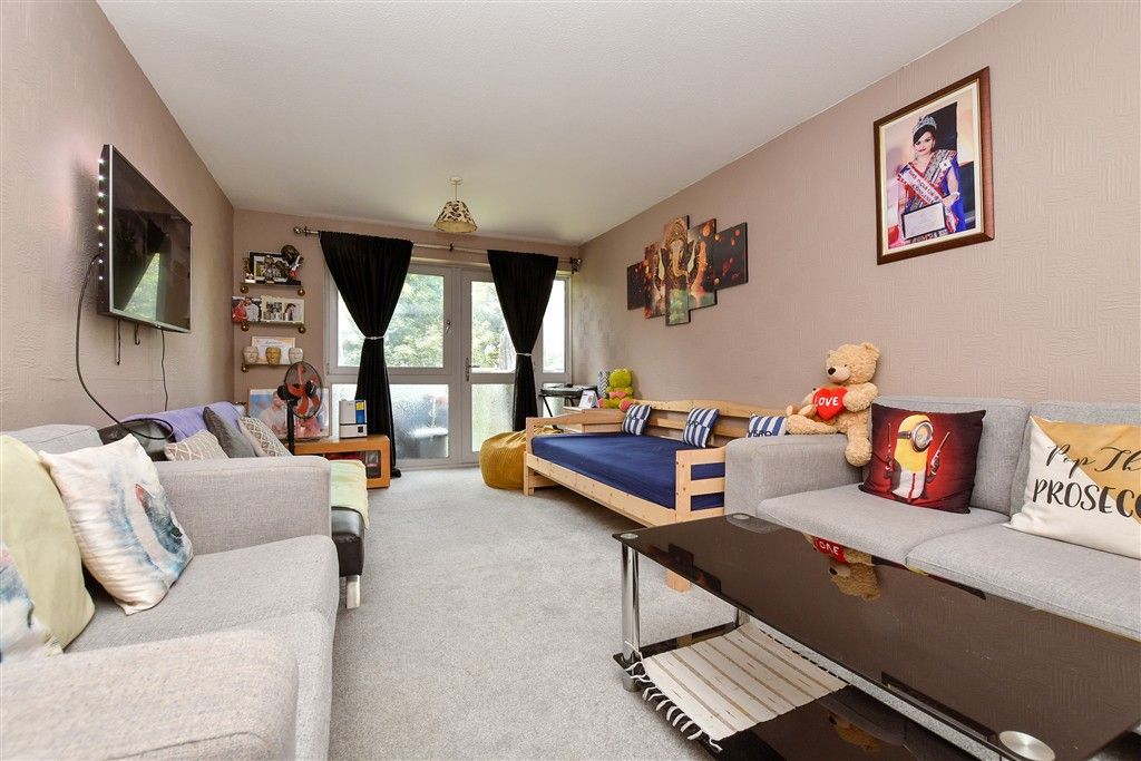 Property photo 1 of 12 Lounge