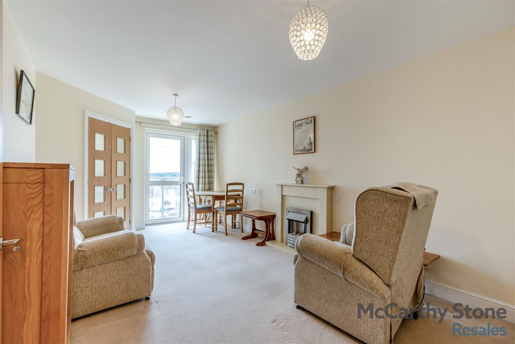 Property photo 2 of 25 8699978-Interior12.Jpg