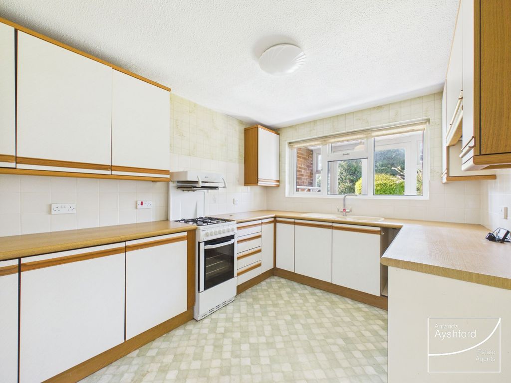 Property photo 3 of 28